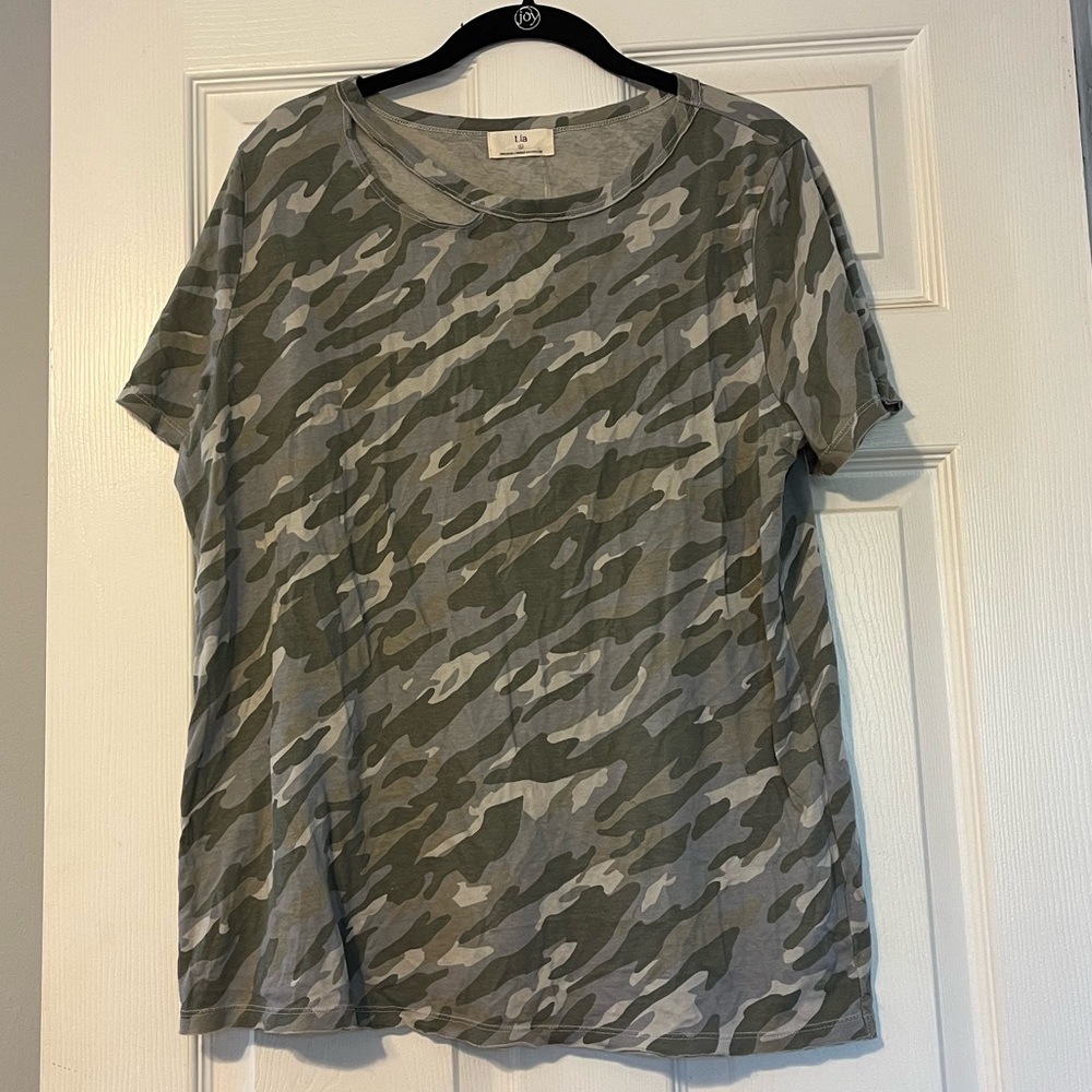 Camo casual tshirt - NWT, never worn. Cutout at the top. Size Large.